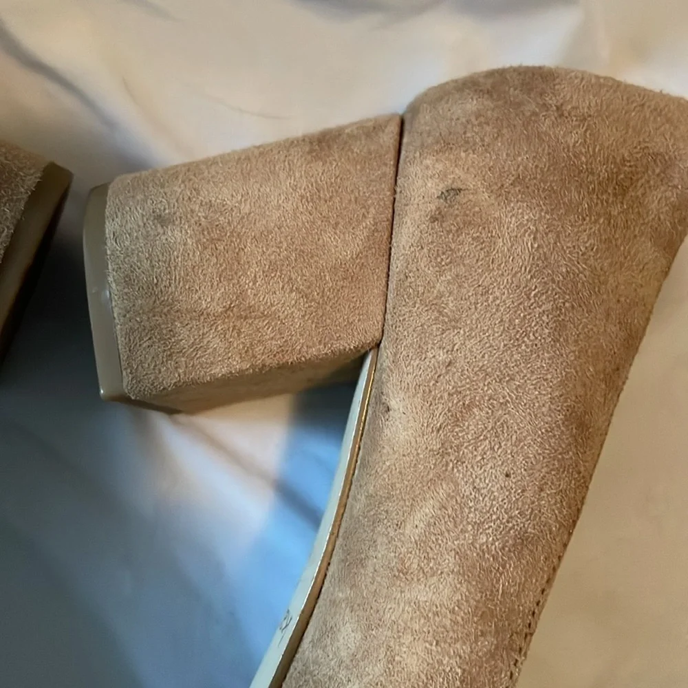 Kate Spade New York Lorin Beige Suede Leather Pump Shoe Gold Bow size 8.5